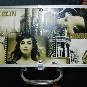 NWOT lash extension kit with case